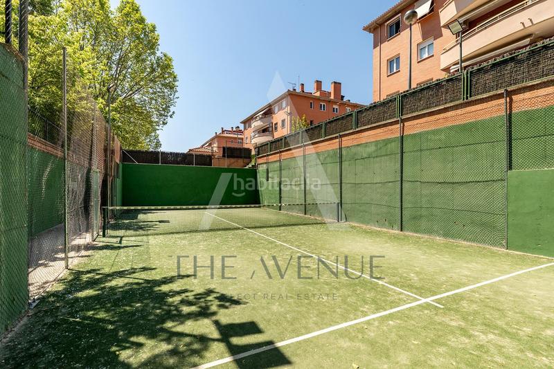 Foto e2b4ddc6-f9a4-47d3-ab5a-18d107293d1b. Àtic amb calefacció aparcament piscina a Sector B Boadilla del Monte