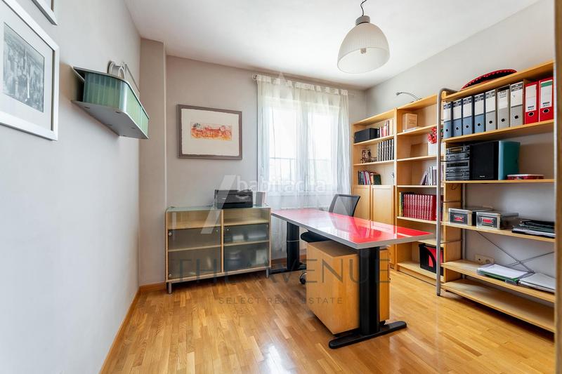 Foto e5d21181-e5c3-422f-a923-98a52245d0c2. Àtic amb calefacció aparcament piscina a Sector B Boadilla del Monte