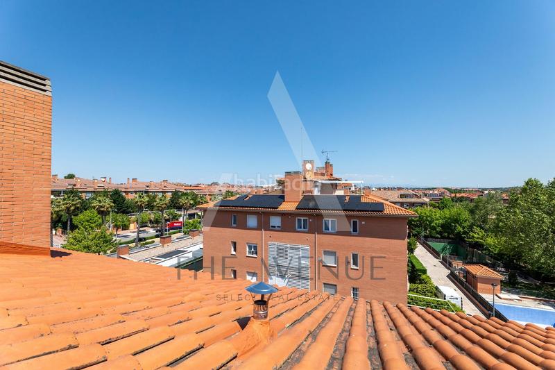 Foto e890feea-c2f9-430d-9240-36e6099ddd18. Àtic amb calefacció aparcament piscina a Sector B Boadilla del Monte