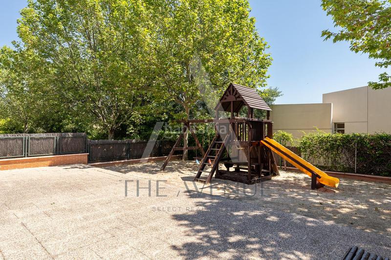 Foto ebd900fd-2708-481b-a967-c11e93d8e27a. Àtic amb calefacció aparcament piscina a Sector B Boadilla del Monte