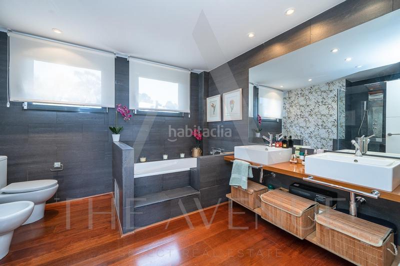 Foto a2f41b6c-7643-4f42-af4f-9785937de15b. Chalet with parking in Las Lomas Boadilla del Monte