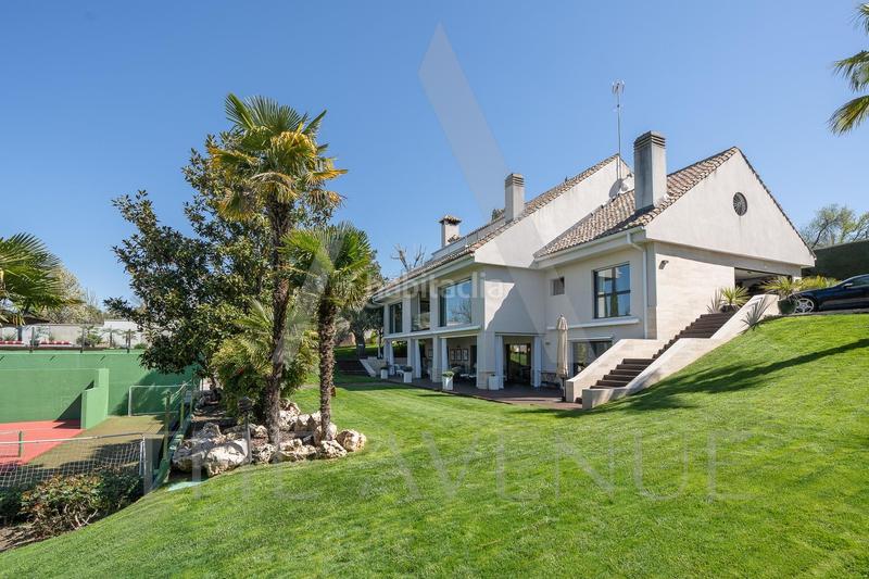 Foto dbb6f063-a53f-4f71-870e-0ffc9078f840. Chalet mit parking in Las Lomas Boadilla del Monte