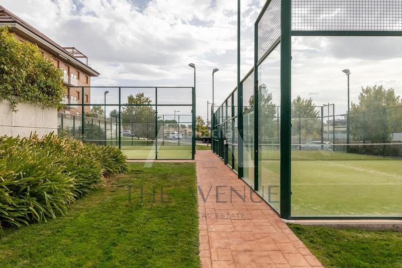 Foto ac0d0840-cfe3-4ad6-acae-0a6c4b3e3670. Attique avec chauffage parking piscine dans Valenoso Boadilla del Monte