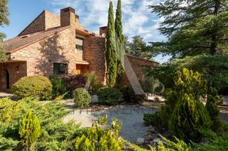 Xalet a Molino de la Hoz. Elegante y luminoso chalet en urbanización molino de la hoz, las