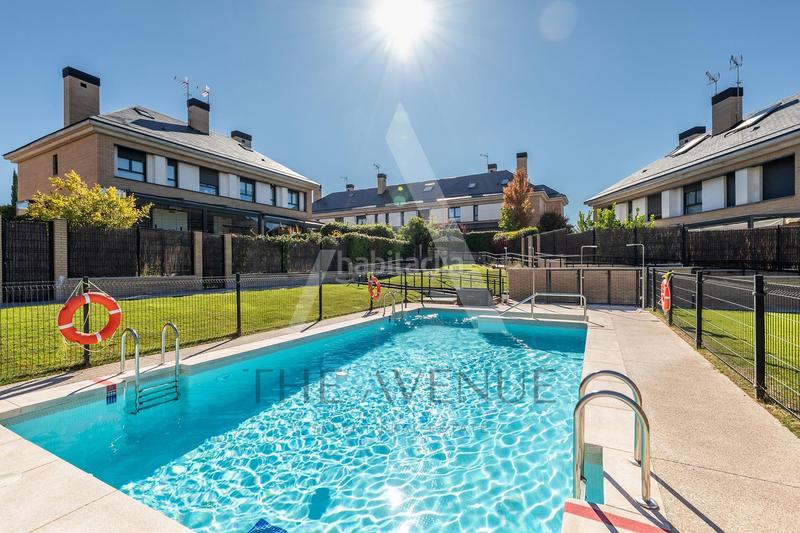 Foto 17efd8c5-7793-4e23-a83d-ec01489f9ffe. Reihenhaus mit heizung parking pool in Los Satélites-Roza Martín Majadahonda