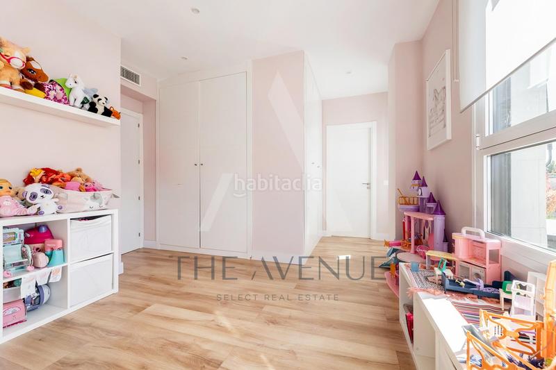 Foto 31a63ce6-78a6-4ffc-a8d3-ce9b5f5e5711. Reihenhaus mit heizung parking pool in Los Satélites-Roza Martín Majadahonda