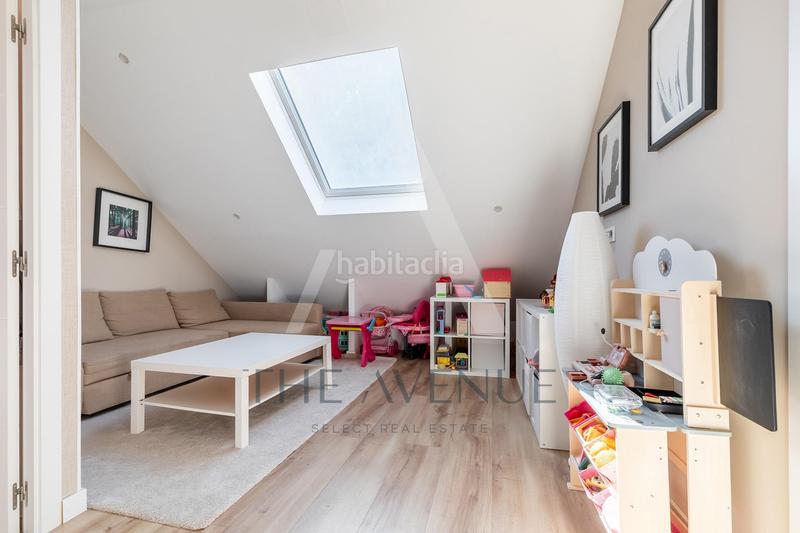 Foto 6ad92449-96f4-4bcf-8b6d-2a306bc75cce. Reihenhaus mit heizung parking pool in Los Satélites-Roza Martín Majadahonda