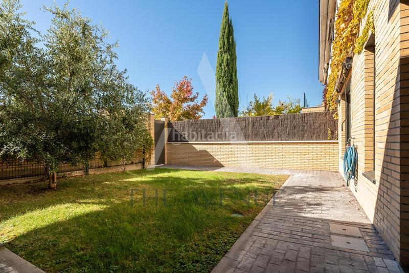 Foto b171f8e3-4d8d-43e1-9a64-faff9d8ef717. Reihenhaus mit heizung parking pool in Los Satélites-Roza Martín Majadahonda