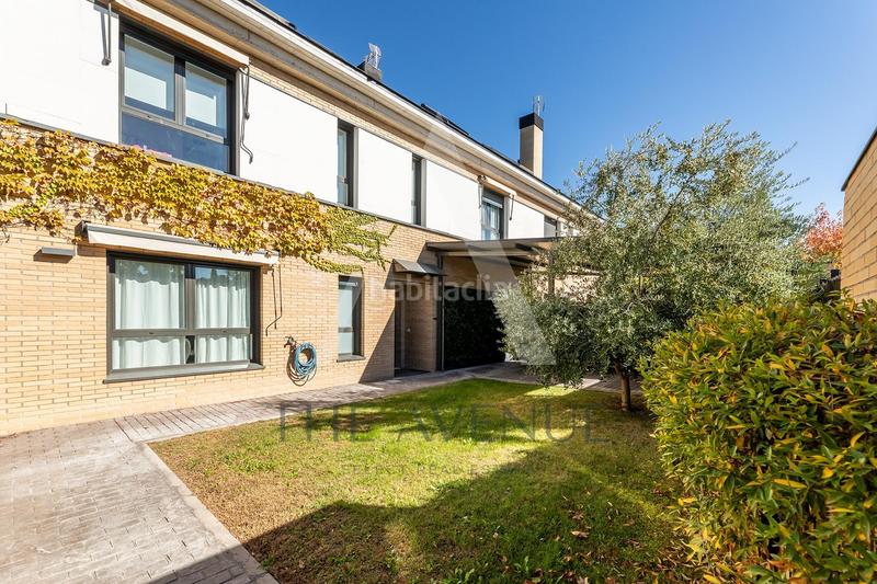 Foto d744dcc9-fb16-4233-89dc-a3ce3df2b95e. Reihenhaus mit heizung parking pool in Los Satélites-Roza Martín Majadahonda