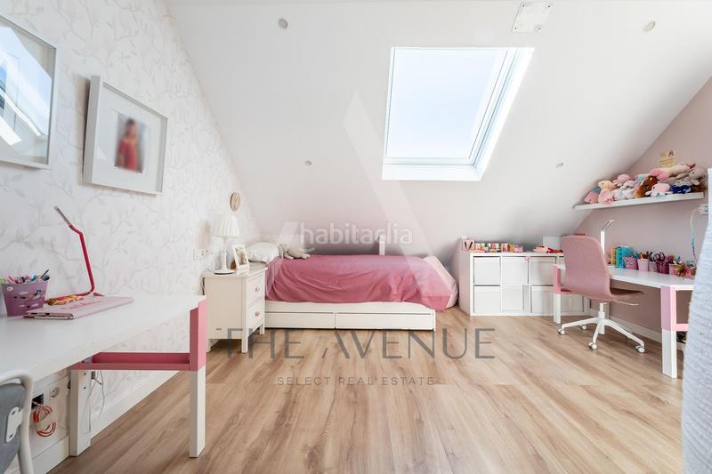 Foto ece9b395-f7ef-4209-bad6-50567490f357. Reihenhaus mit heizung parking pool in Los Satélites-Roza Martín Majadahonda