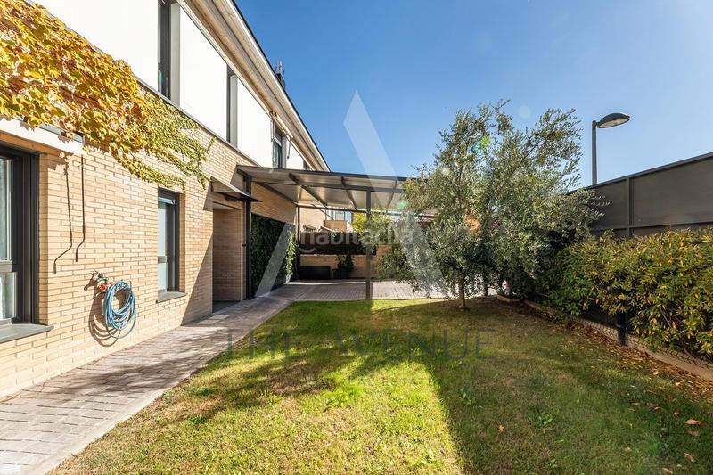 Foto fedb482e-acfc-456d-99e4-08ade6ccfe89. Reihenhaus mit heizung parking pool in Los Satélites-Roza Martín Majadahonda