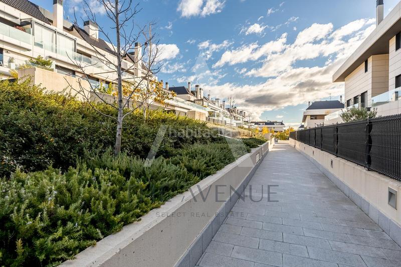 Foto 0bd30aea-360d-408f-a41a-fa964e97d534. Duplex avec parking dans Valenoso Boadilla del Monte