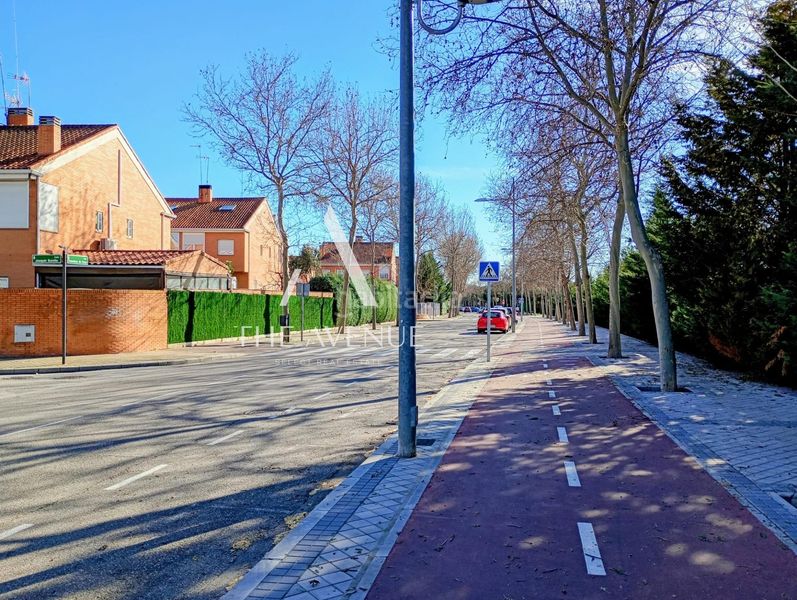 Foto cd8fb3eb-b2c0-4368-b22a-bd924e5b0aa5. Terreny residencial a Sector S Boadilla del Monte