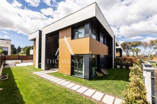 Casa aparellada a Pueblo. Villa exclusiva en tribeca pozuelo