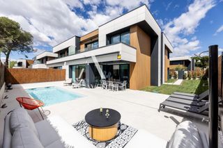 Doppelhaus  Avenida de majadahonda. Villa exclusiva en tribeca pozuelo