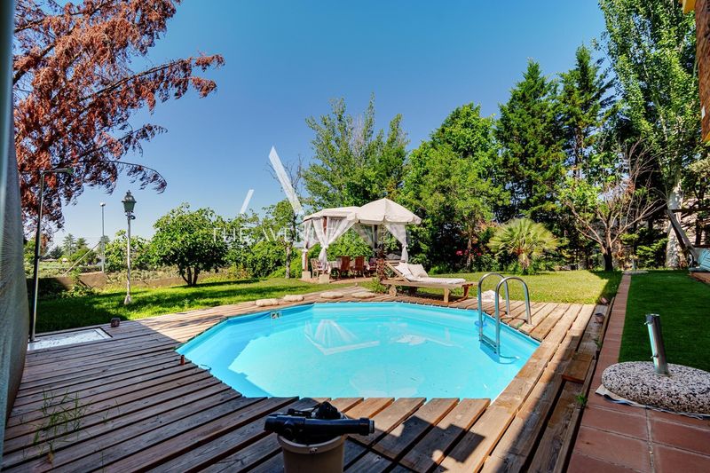 Foto 1f80b42d-e9df-48a6-878e-e13620c95d38. Chalet con parcheggio in El Bosque Villaviciosa de Odón