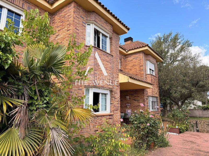 Foto 79da8a6c-d2f7-43bb-87f7-faad92892da8. Chalet con parcheggio in El Bosque Villaviciosa de Odón