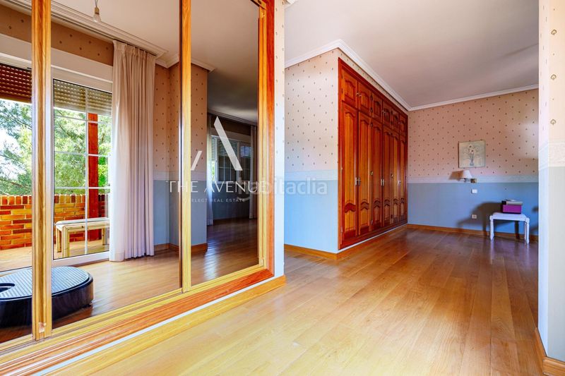 Foto a043474e-c059-460c-88d6-77647f54941e. Chalet con parcheggio in El Bosque Villaviciosa de Odón