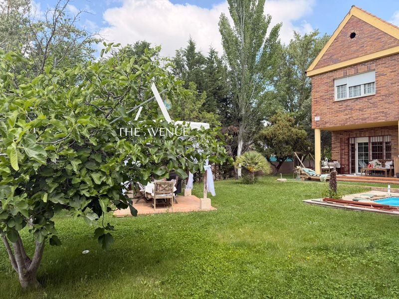 Foto a99d9f06-ec7f-4ff2-99ce-0d9ea89f749e. Chalet con parcheggio in El Bosque Villaviciosa de Odón