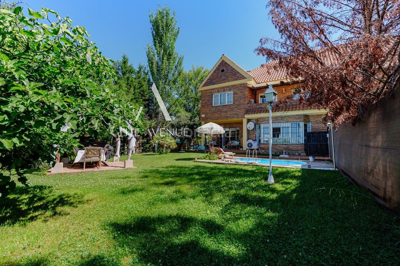 Foto d61f6a85-611a-4c30-bdca-e2b396a59105. Chalet con parcheggio in El Bosque Villaviciosa de Odón