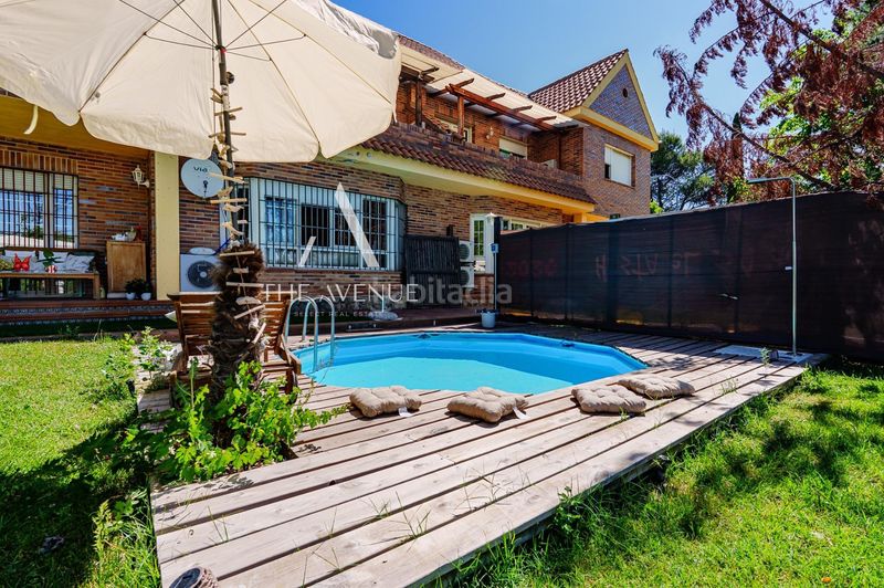 Foto d8cc1869-fbc1-49f5-9d0e-333427abddbb. Chalet con parcheggio in El Bosque Villaviciosa de Odón
