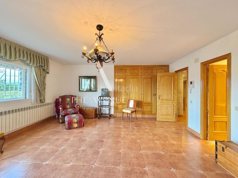 Foto d8fd0362-d441-4a0e-8305-9f9a7e325429. Chalet  independiente en Colmenarejo