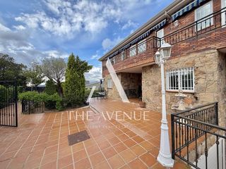 Xalet  Calle paloma de la. Chalet independiente en colmenarejo