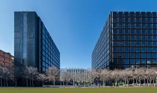 Rent Office space in Barri de les Corts. Edificio comercial de uso exclusivo de oficinas.excelente imagen