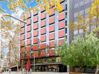 Alquiler Oficina  Carrer de londres. Edificio comercial exclusivo de oficinas con excelente imagen -
