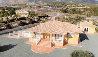 Chalet à La Tova. Chalet en venta en la tova  la parroquia, 4 dormitorios.