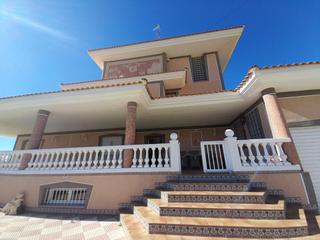 Chalet à Moralet. Magnifico chalet urbano a 10 minutos de alicante