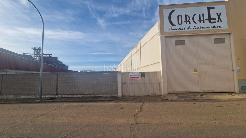 Foto e73026f2-0825-4aaa-b4ae-5d5399c9b843. Industrial plot in calle cáceres 28 in Arroyo de San Serván