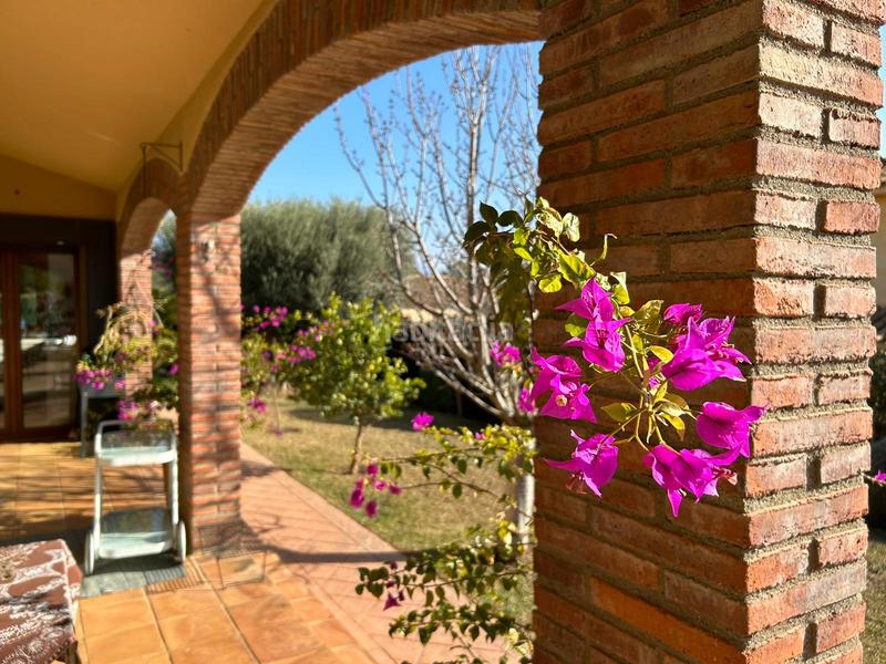 Foto 250b9e0e-3bf7-4613-addd-e001d7af7bdb. Chalet con camino parcheggio piscina in Peralada