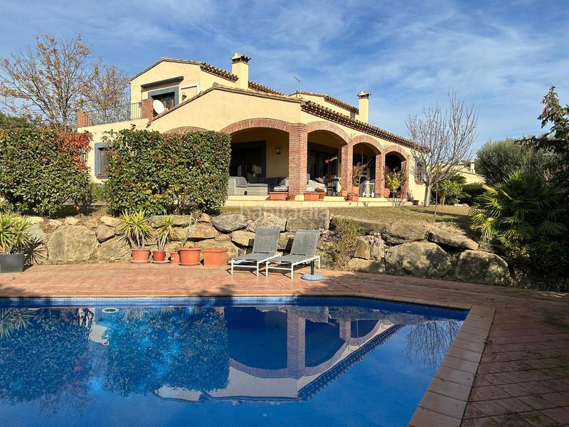 Foto ba491536-1011-4ef5-8565-fe4e2654bff4. Chalet con camino parcheggio piscina in Peralada