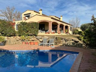 Chalet dans Peralada. Bonita casa estilo masa catalana al golf de peralada