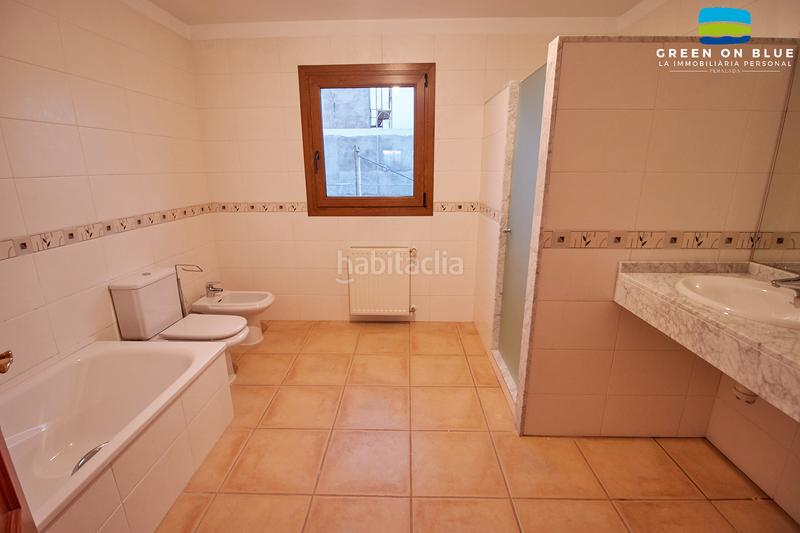 Foto b550c9a6-a21f-4a3b-9761-53269b60df73. Chalet casa en excelente condición a golf en Peralada