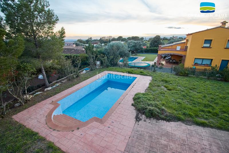 Foto f0a8289a-6547-4b28-a7fa-f449480b3ef1. Chalet casa en excelente condición a golf en Peralada