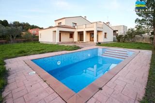 Chalet  Carrer comtes de peralada. Casa en excelente condicin a golf peralada