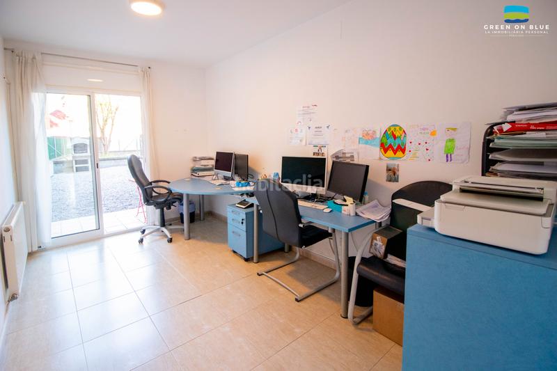 Foto 756c8d98-87ba-4d28-a254-d9e6e67680ee. Piso  de planta baja en excelente condición, con patio en Peralada