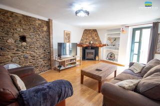 Casa en Peralada. Casa de pueblo con encanto, en casco antiguo de peralada