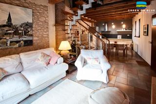 Casa a Peralada. Casa completamente reformada con apartamento separado al centro