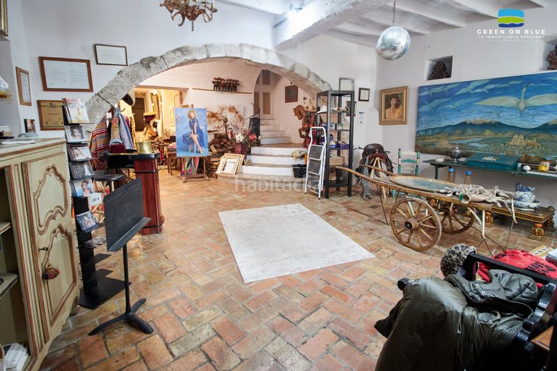 Foto 7282eadf-631d-489e-8453-70f785bbe4d0. Casa amb xemeneia calefacció a Peralada