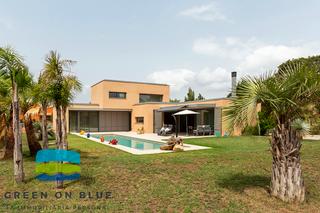 Maison  Carrer almogavers. Casa excepcional en el residencial golf de peralada