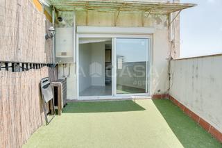 Dachwohnung  Carrer de l'aviaci. Fantstico tico con terraza en inmejorable zona listo para entr