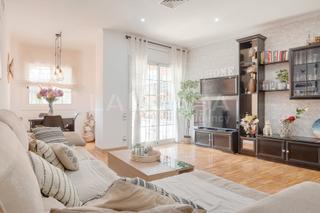 Pis  Avinguda de catalunya. Hermosa casa lista para entrar a vivir en inmejorable zona, con