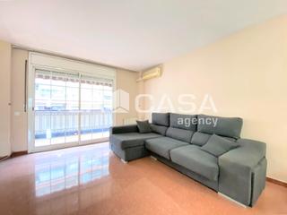 Piso en Llefià. Hermosa vivienda ubicada en finca de obra seminueva, listo para