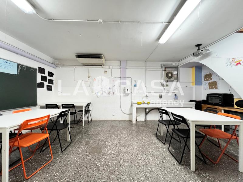 Foto 5ecda97c-946c-459a-9651-7a5f93d6c3b0. Planta baja amplia planta baja con patio privado, de 2 plantas, 2 baños, 3 habitaciones y en inmejorable zona!!! en Badalona