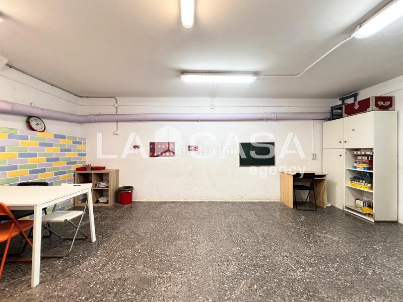 Foto 85ec4678-52a2-4fd3-abb3-91f477cd36d5. Planta baja amplia planta baja con patio privado, de 2 plantas, 2 baños, 3 habitaciones y en inmejorable zona!!! en Badalona