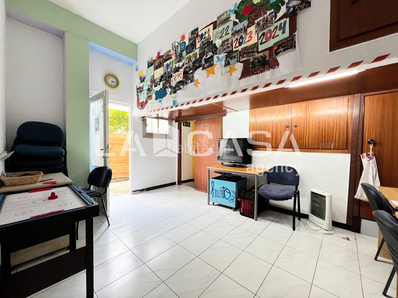 Foto 93d602f9-81f1-46e7-9750-135063b9f789. Planta baja amplia planta baja con patio privado, de 2 plantas, 2 baños, 3 habitaciones y en inmejorable zona!!! en Badalona