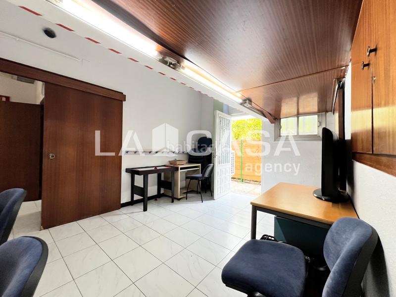 Foto ae1ca74b-ebf4-4c83-91ff-8c68dd2b914e. Planta baja amplia planta baja con patio privado, de 2 plantas, 2 baños, 3 habitaciones y en inmejorable zona!!! en Badalona